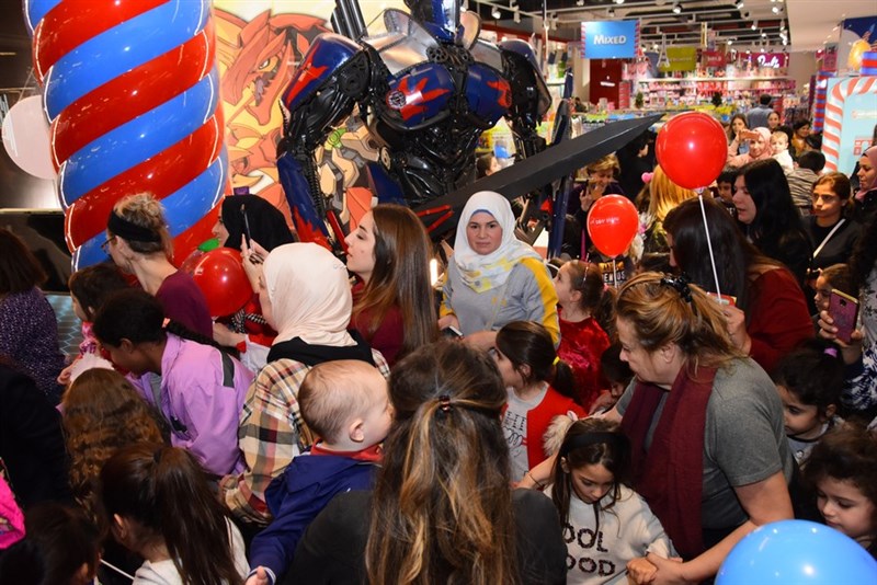 Biggest Christmas Reveal event at Toy Store-ABC Verdun